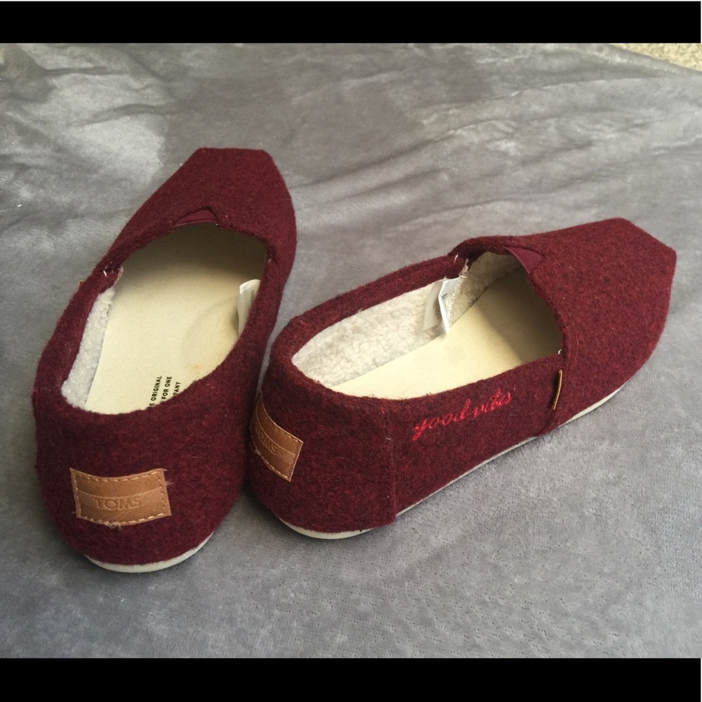 Red embroidered toms